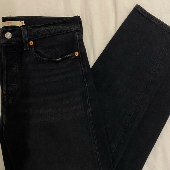 LEVI'S WEDGIE JEANS BRAND NEW W/O TAGS - Picture 3 of 3
